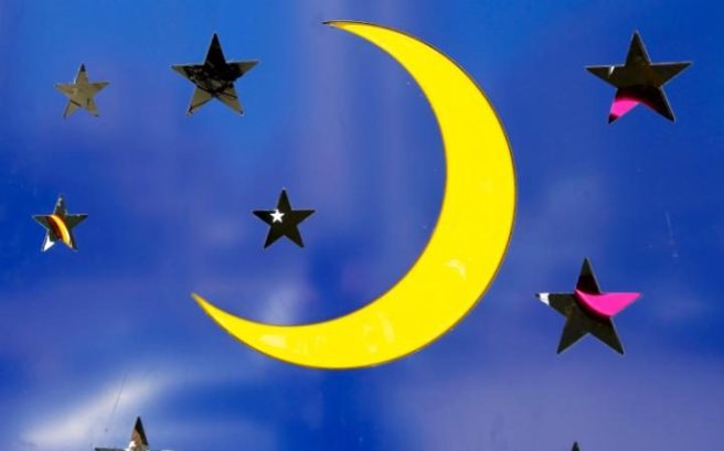 99061376-decorations-Muslims-prepare-Ramadan-NEWS-large_trans++qVzuuqpFlyLIwiB6NTmJwdJmO_lBoh-IKSRjqN9CvPI