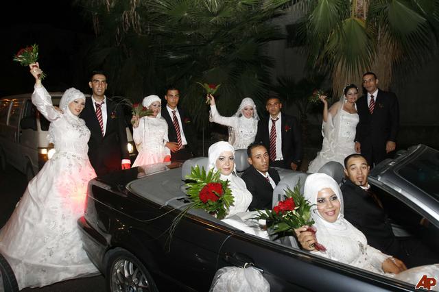 mideast-lebanon-mass-wedding-2009-10-5-17-10-30